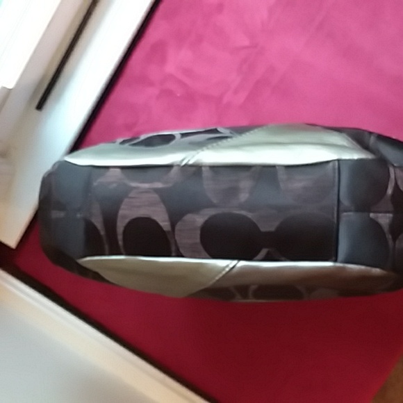 🎁 New Coach Limited Edition Signature Shoulder Bag NewExcellent Condition - Picture 9 of 12